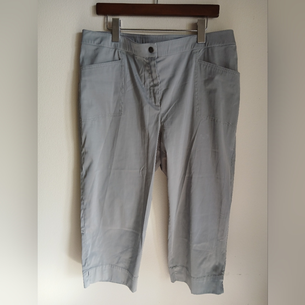 Weekends By Chico's Gray Crop Pants Size 2.5